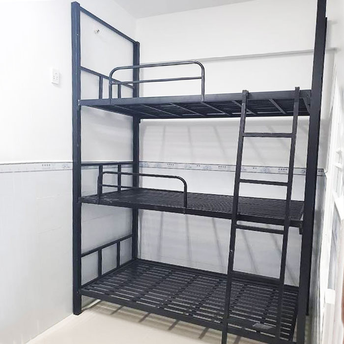 Giường 3 tầng sắt cho người lớn có không gian phòng ngủ hạn chế